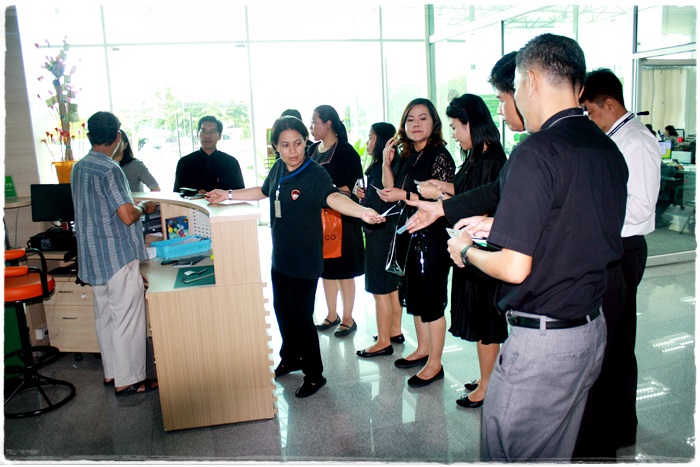 ﻿กรมบังคับคดีร่วมสมัครเป็นจิตอาสาเฉพาะกิจ งานพระราชพิธีถวายพระเพลิงพระบรมศพพระบาทสมเด็จพระปรมินทรมหาภูมิพลอดุลยเดช บรมนาถบพิตร